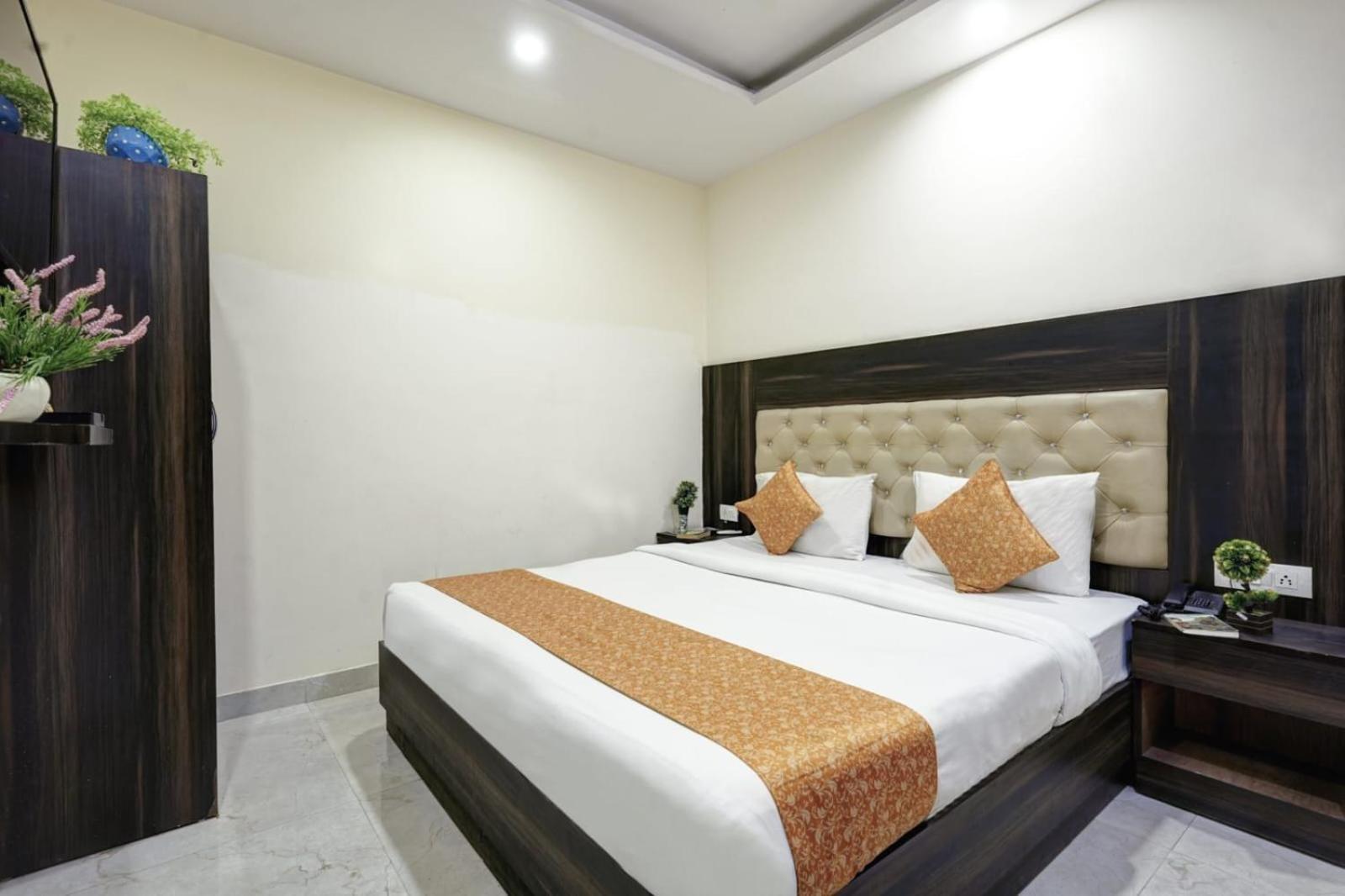 Hotel Grand Ivy New Delhi